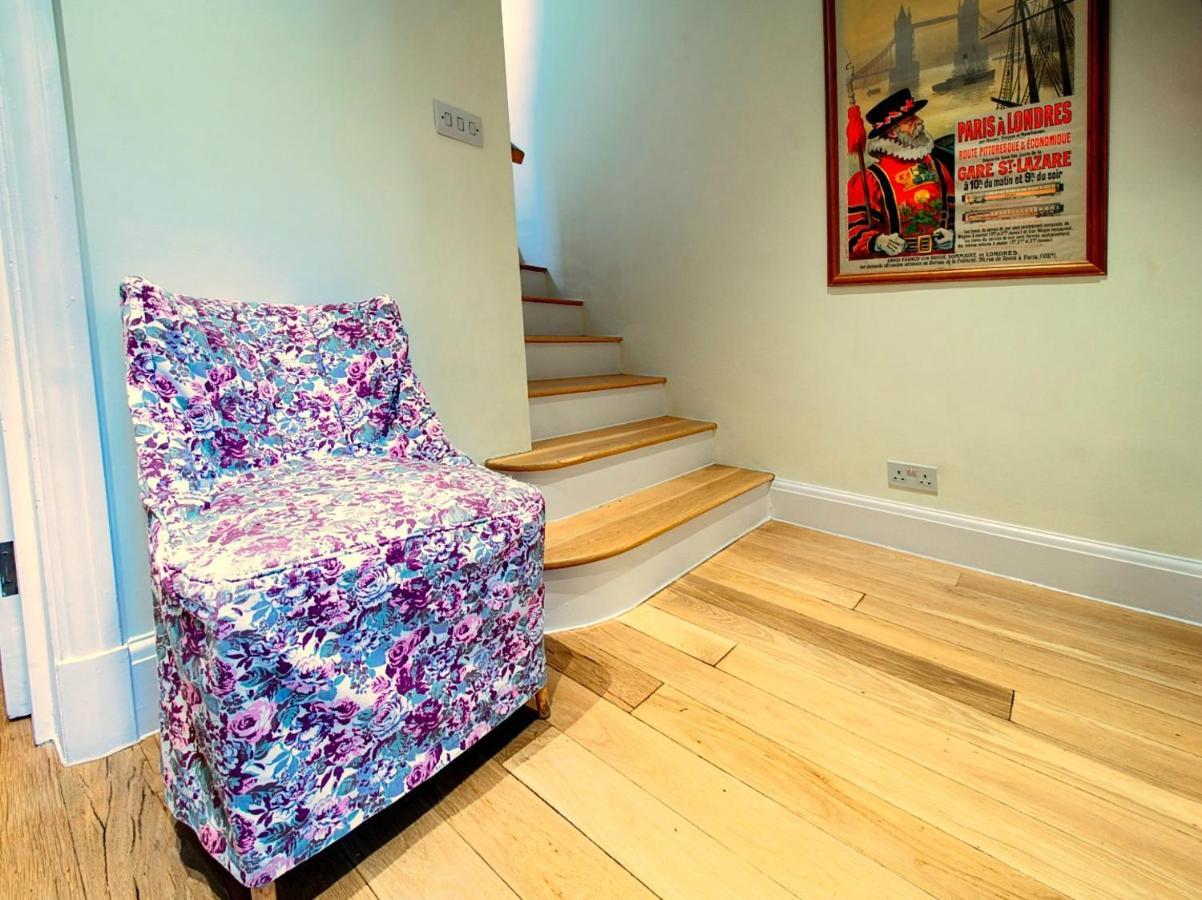 Serene Townhouse With Parking Londen Buitenkant foto