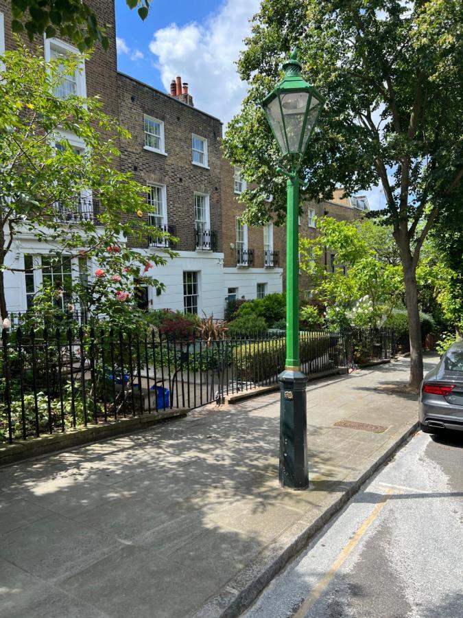 Serene Townhouse With Parking Londen Buitenkant foto