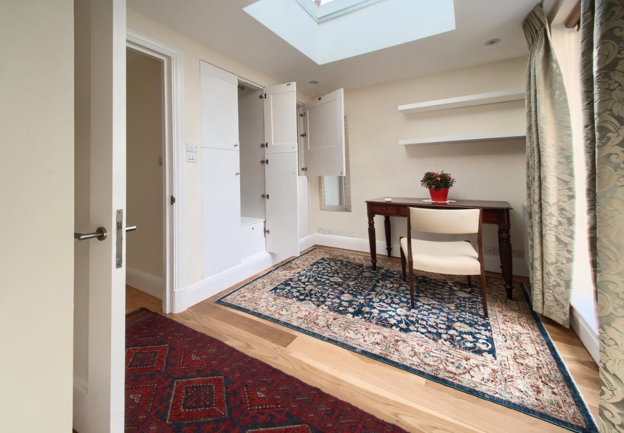 Serene Townhouse With Parking Londen Buitenkant foto