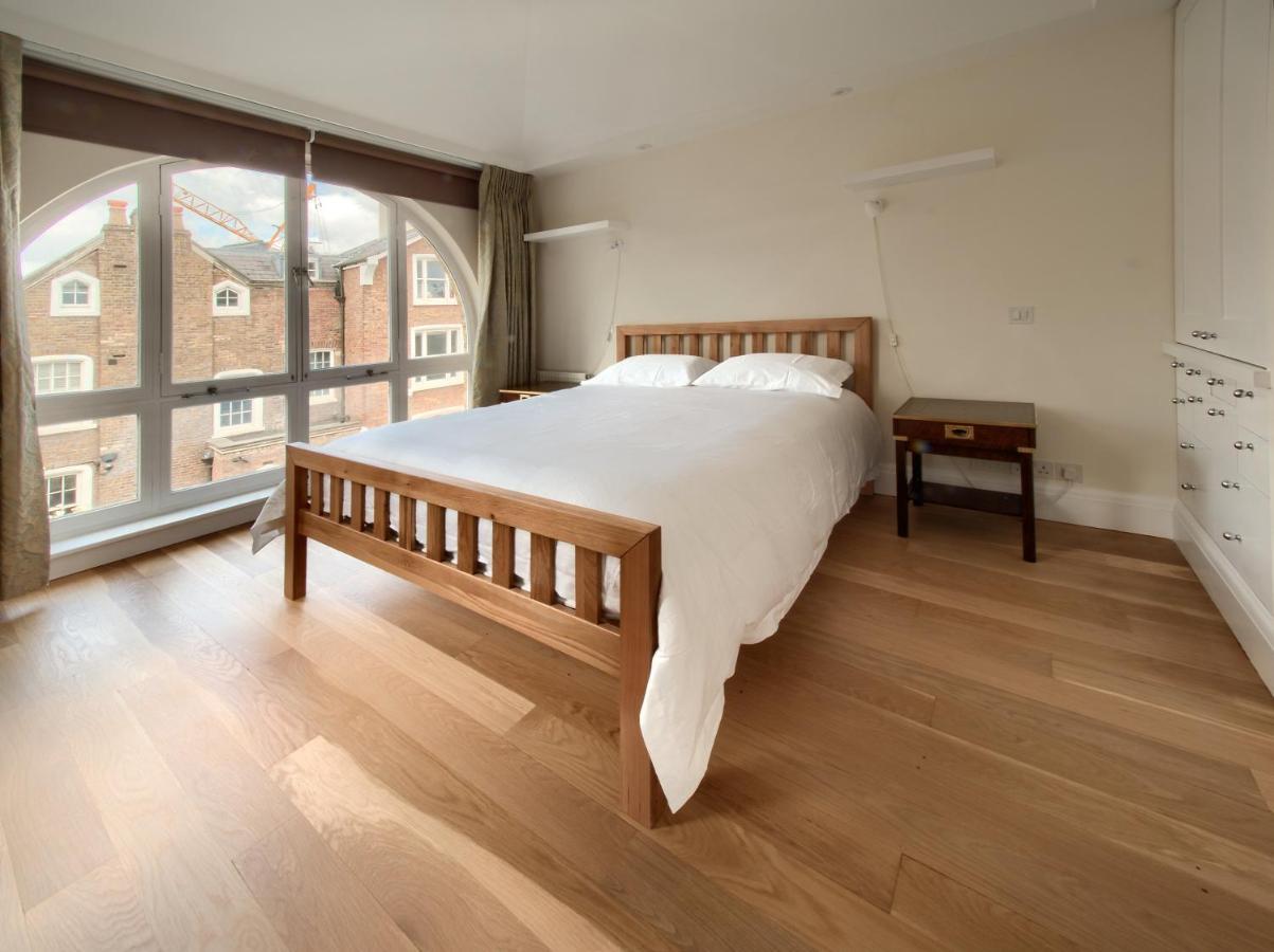 Serene Townhouse With Parking Londen Buitenkant foto
